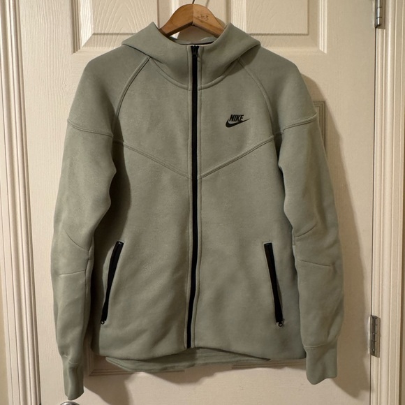 WOMEN'S NIKE SPORTSWEAR TECH FLEECE WINDRUNNER FULL-ZIP HOODIE - Picture 2 of 4